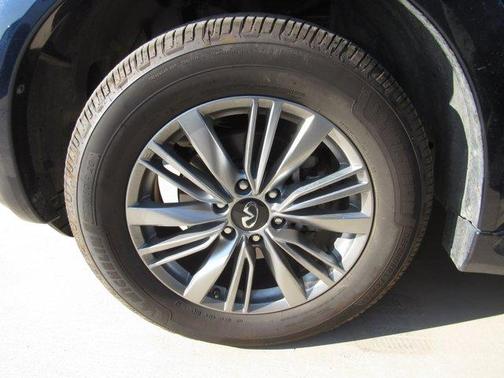 2021 INFINITI QX80 Luxe