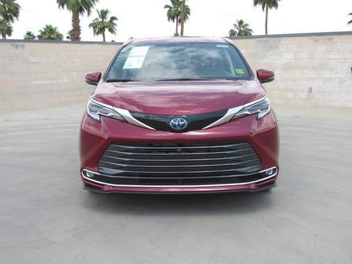 2023 Toyota Sienna Platinum 7 passenger