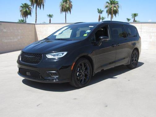 Diamond Black 2025 Chrysler Pacifica Limited