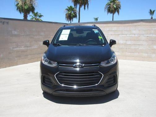 Mosaic Black Metallic 2021 Chevrolet Trax LT