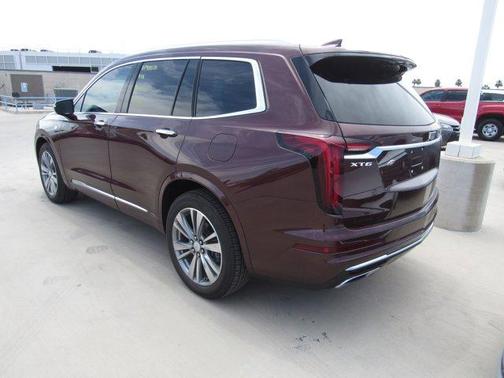 2022 Cadillac XT6 Premium Luxury FWD
