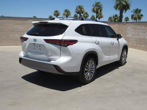 2023 Toyota Highlander Platinum
