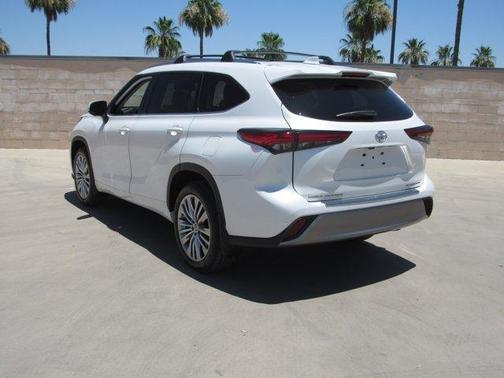 2023 Toyota Highlander Platinum