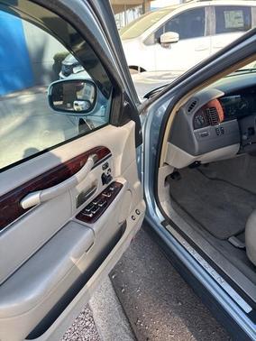 2006 Lincoln Town Car Signature Limited