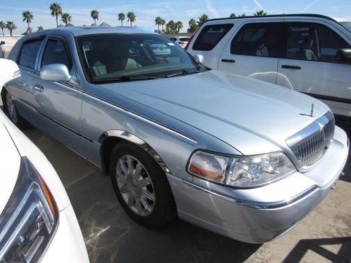 2006 Lincoln Town Car Signature Limited