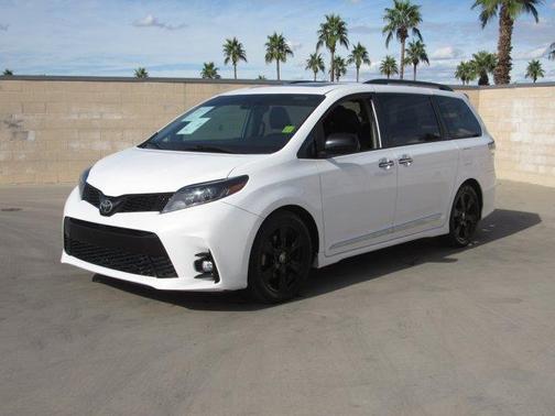 2020 Toyota Sienna SE