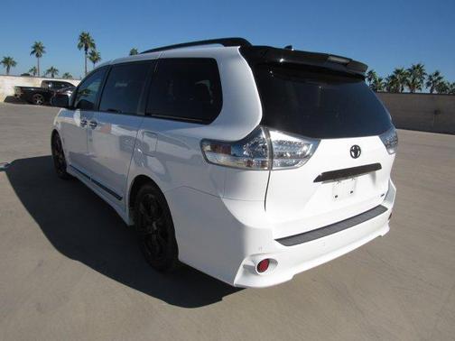 2020 Toyota Sienna SE