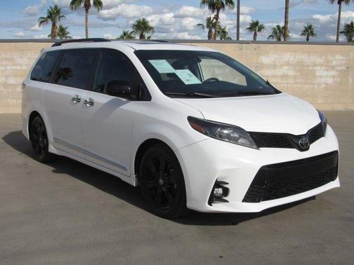 2020 Toyota Sienna SE