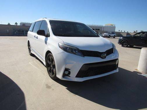 2020 Toyota Sienna SE