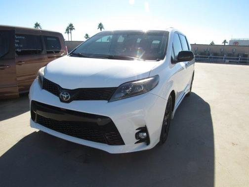 2020 Toyota Sienna SE