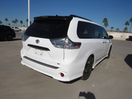 2020 Toyota Sienna SE