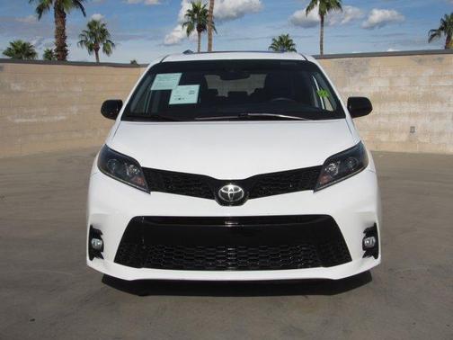 2020 Toyota Sienna SE