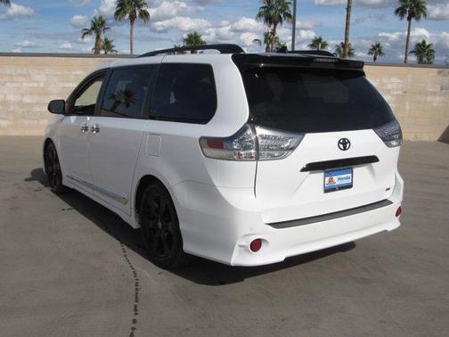 2020 Toyota Sienna SE