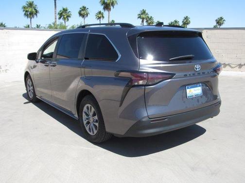 2023 Toyota Sienna LE