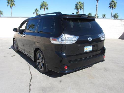 2020 Toyota Sienna SE