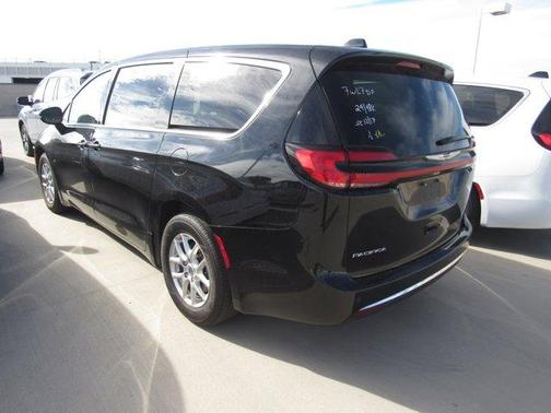 2024 Chrysler Pacifica Touring-L