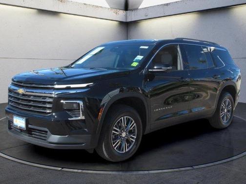 Mosaic Black Metallic 2026 Chevrolet Traverse LT