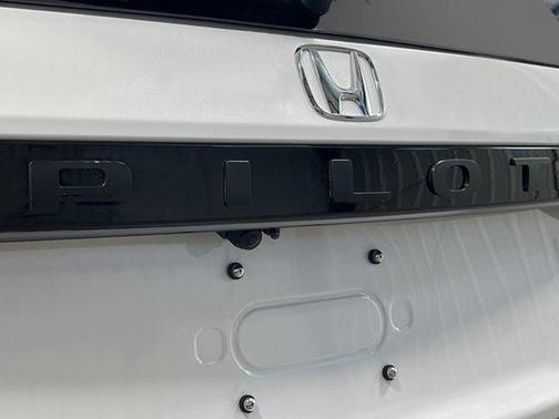 Platinum White Pearl 2026 Honda Pilot Black Edition