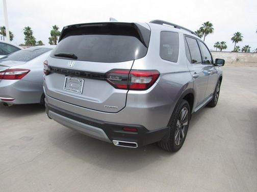 Lunar Silver Metallic 2025 Honda Pilot Touring