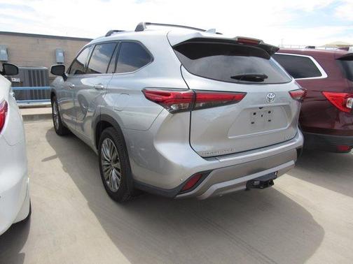 2022 Toyota Highlander Platinum