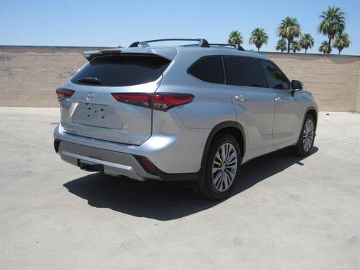 2022 Toyota Highlander Platinum