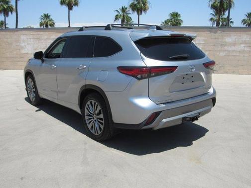 2022 Toyota Highlander Platinum