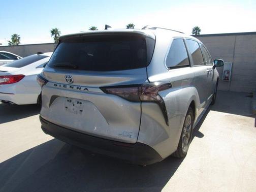 2024 Toyota Sienna XLE