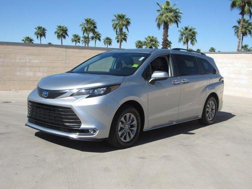 2024 Toyota Sienna XLE