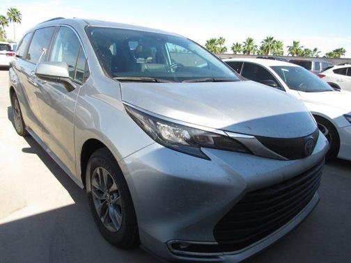 2024 Toyota Sienna XLE