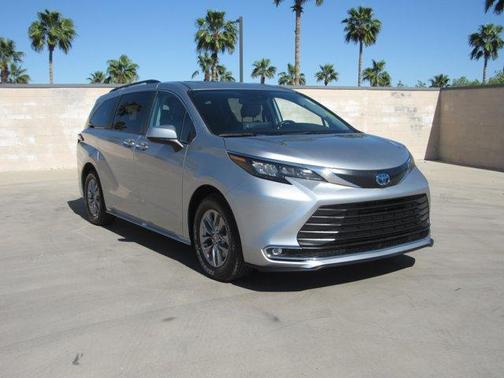 2024 Toyota Sienna XLE