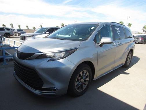 2024 Toyota Sienna XLE