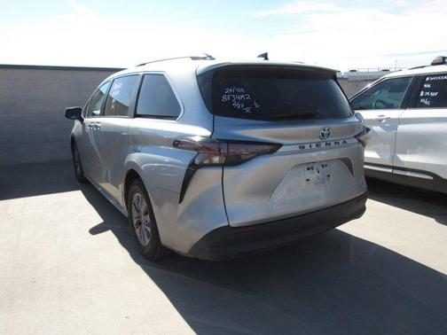 2024 Toyota Sienna XLE