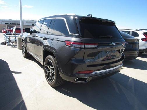 2022 Jeep Grand Cherokee Summit