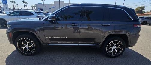 2022 Jeep Grand Cherokee Summit
