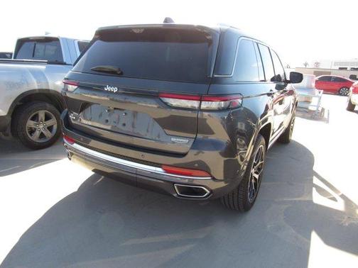 2022 Jeep Grand Cherokee Summit