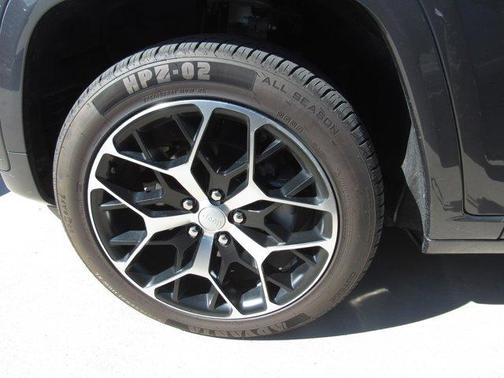 2022 Jeep Grand Cherokee Summit