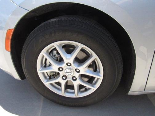 Silver Mist Clearcoat 2023 Chrysler Voyager LX