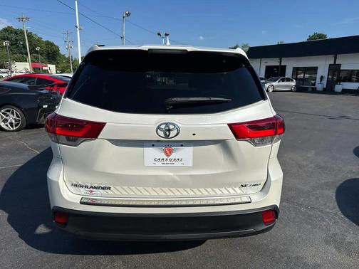 Blizzard Pearl 2018 Toyota Highlander SE