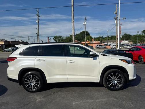 Blizzard Pearl 2018 Toyota Highlander SE