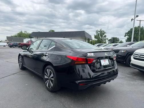Super Black 2022 Nissan Altima 2.5 SV