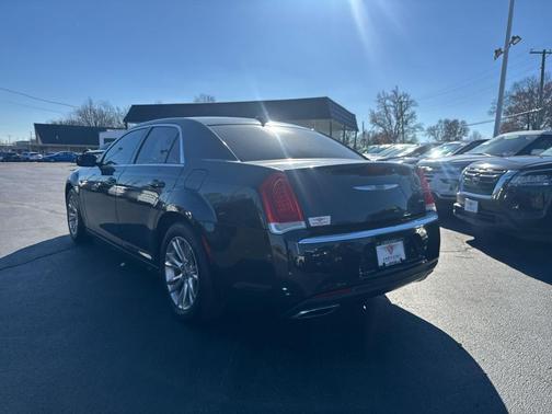 2017 Chrysler 300 Limited