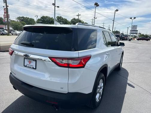 Pearl White 2018 Chevrolet Traverse LT Cloth