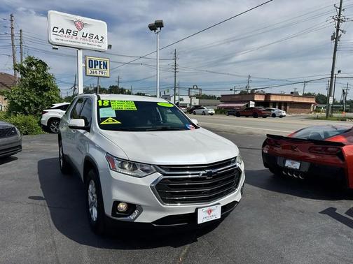 Pearl White 2018 Chevrolet Traverse LT Cloth