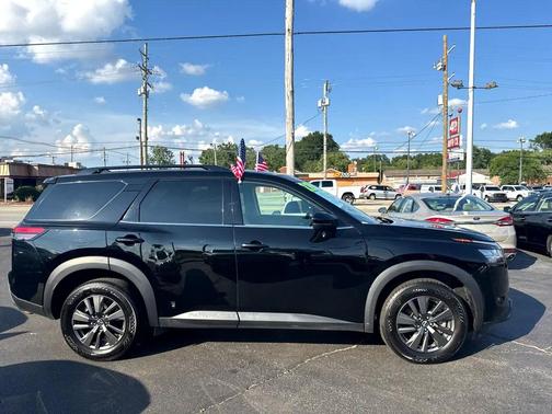 2022 Nissan Pathfinder SV 4WD