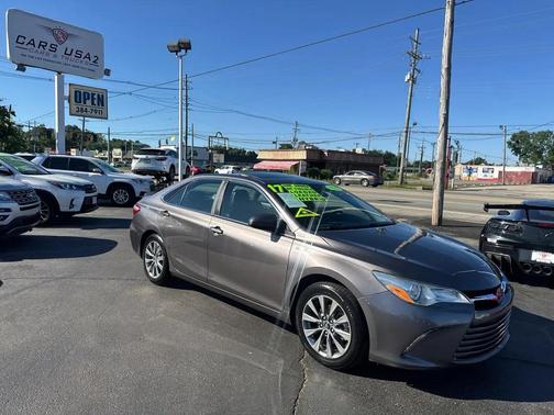 Gray 2017 Toyota Camry Hybrid XLE