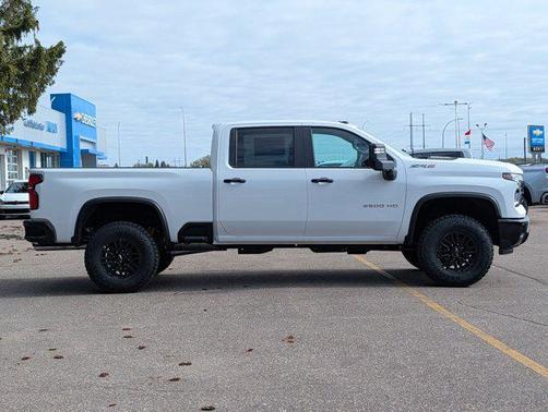 Summit White 2026 Chevrolet Silverado 2500 Crew Cab, Standard Bed, XR2, 4WD