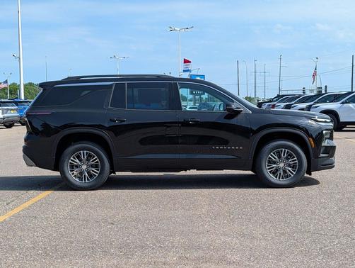 Mosaic Black Metallic 2026 Chevrolet Traverse LT