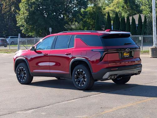 Radiant Red Tintcoat 2027 Chevrolet Traverse AWD Z71