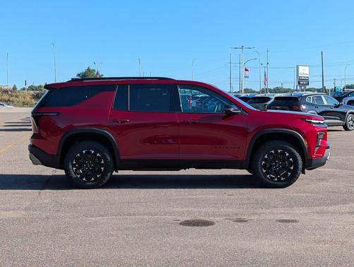 Radiant Red Tintcoat 2027 Chevrolet Traverse AWD Z71