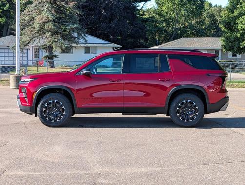 Radiant Red Tintcoat 2027 Chevrolet Traverse AWD Z71